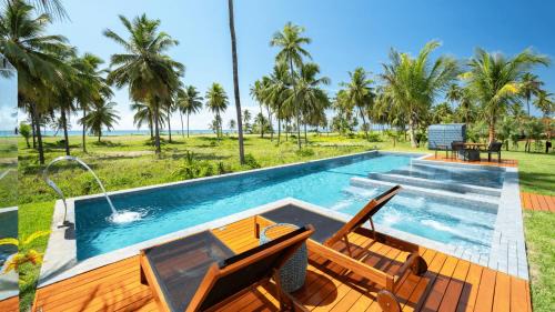 Praia do Forte House | Oceanfront Mansion with 8 Suites in Praia do Forte