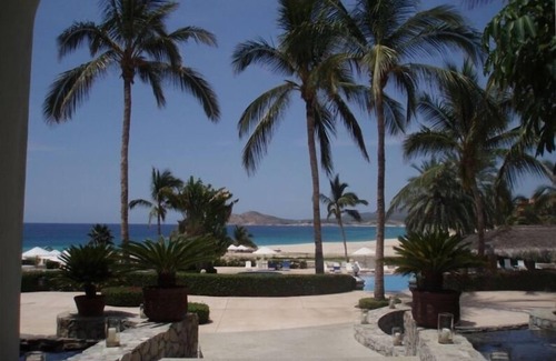San Jose del Cabo Condo | Oceanfront Resort Beach Paradise! Great Reviews, Modern Remodel great location!