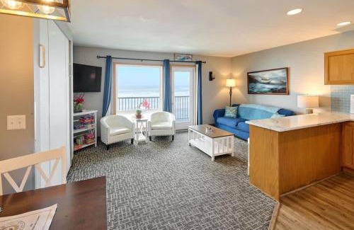 Lincoln City House | Oceanfront Suite - Sleeps Six - Pool & Hot Tub