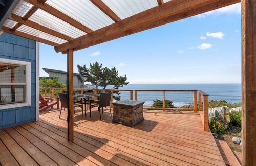 Harbor Cabin | OCEANFRONT Sunset Cabin with stunning ocean views & staircase to the beach!