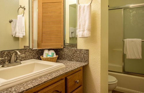 Kapaa Condo | Oceanfront.Superb views. Pono Kai Renovated 2 bd 2 ba,+sofa sleeper. A/C