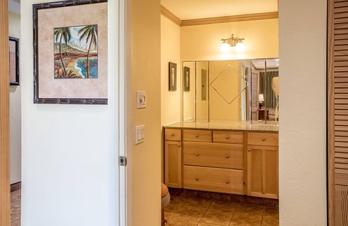 Kapaa Condo | Oceanfront.Superb views. Pono Kai Renovated 2 bd 2 ba,+sofa sleeper. A/C