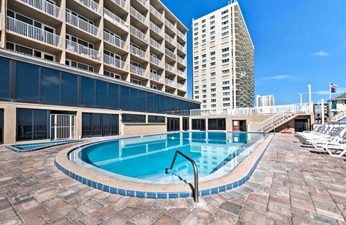 Daytona Beach Shores Apartment | Oceanfront Daytona Beach Studio w/Balcony!