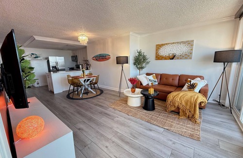 Hermosa Beach Hotel | Oceanfront View 2 BR w Pool & Parking