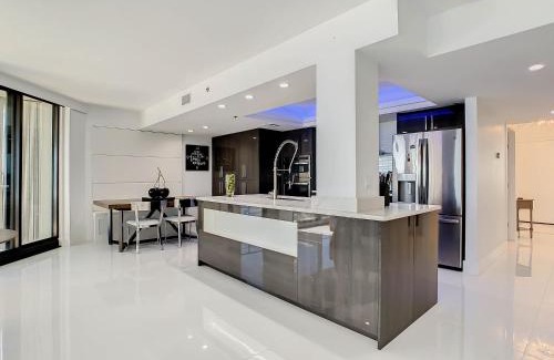 Bethune Beach Apartment | Oceanfront View Wrap Around Balcony Luxury Corner Unit Ebb Tide 401