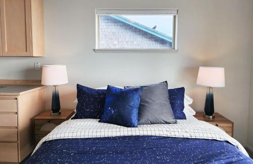 Yachats House | Oceanfront Views! Hot Tub! Starlit Shores