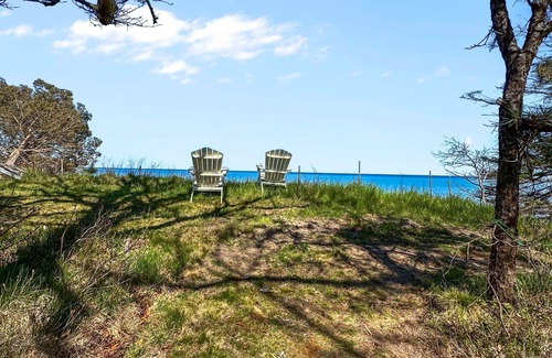 Ellisville Cottage | Oceanfront with Peek a boo views of Cape Cod Bay