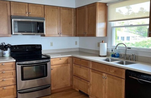 Bayville House | Oceanfront with private dock and float. Three bedroom, two bathroom cottage on Linekin Bay