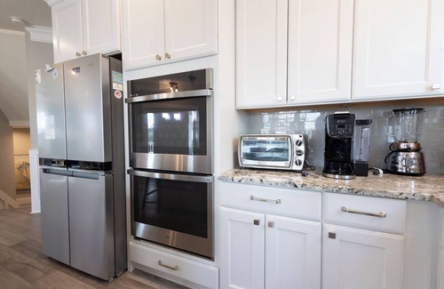 Ocean Hill House | Oceanside 7min walk2beach,6BR,Pool,HotTub,Foosball