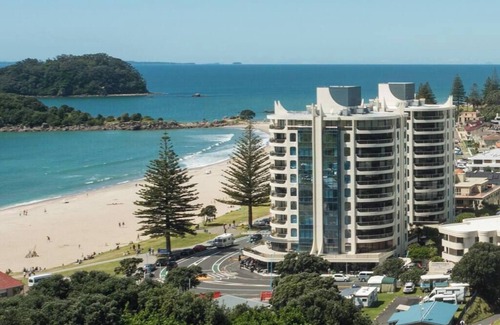 Mount Maunganui Apartment | Oceanside Apartment with Garden Views