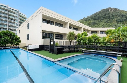 Mount Maunganui Apartment | Oceanside Apartment with Garden Views