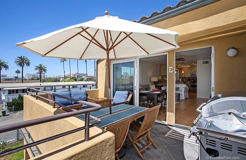 Townsite Condo | OCEANSIDE BEACH located by pier and marina! Ocean Views! Walk to Village!