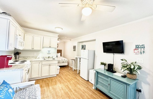 Atlantic Beach Condo | 🏖Oceanside Complex Private Beach Access Pool WiFi Kitchen