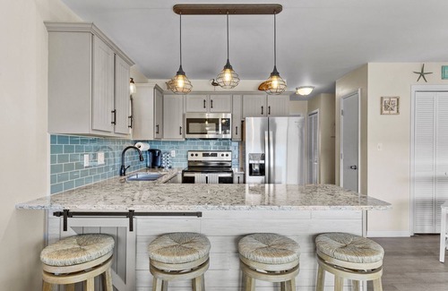 Emerald Isle Condo | Oceanside Condo w/Indoor Pool & Beach Access!