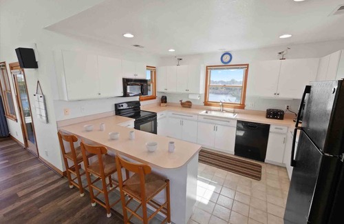 Salvo House | Oceanside Dog Friendly Home w/Pool, Hot Tub, Game Room, Community Pool/Tennis