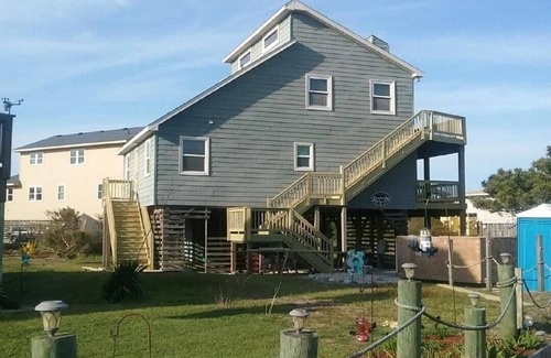 South Nags Head House | OCEANSIDE PRIVATE STREET WITH AMAZING OCEAN VIEWS! JUST STEPS FROM THE BEACH!