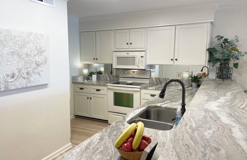 Saint Simons Island Condo | Oceanside, Top & Center at Pier Pointe-10% off most of yr for 7 or more nights