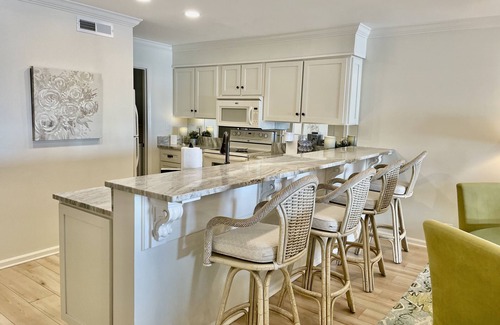Saint Simons Island Condo | Oceanside, Top & Center at Pier Pointe-10% off most of yr for 7 or more nights