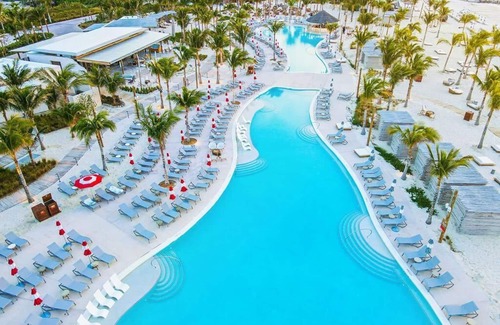 Alice Town Apartment | Oceanview Bimini Beach Bungalow