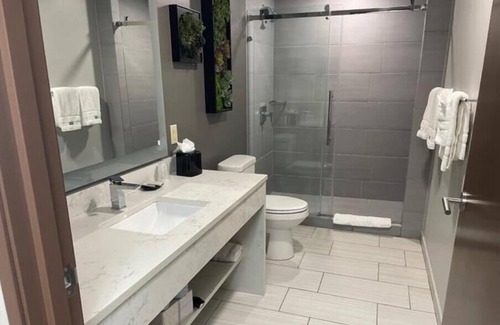 Oyster Pond Resort | Oceanview Condo , 5 minute walk to Dawn Beach & use of Marriot's amenities!