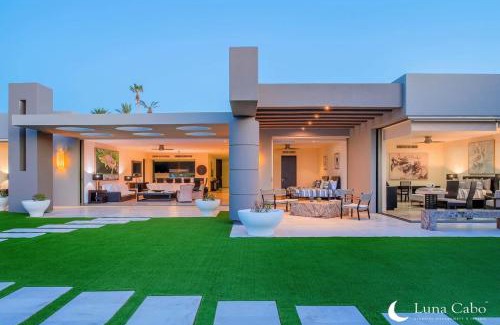 El Bledito Villa | Oceanview Luxury Villa w Pool Hot Tub BBQ Area