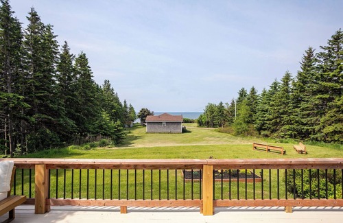 Canoe Cove House | Oceanview Retreat - Canoe Cove