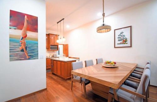 El Manglito House | Oceanview rooftop private pool game room & bar