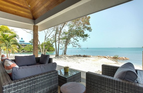 Placencia House | Oceanview Suite with King Bed, Lounge Space & Outdoor Rain Shower