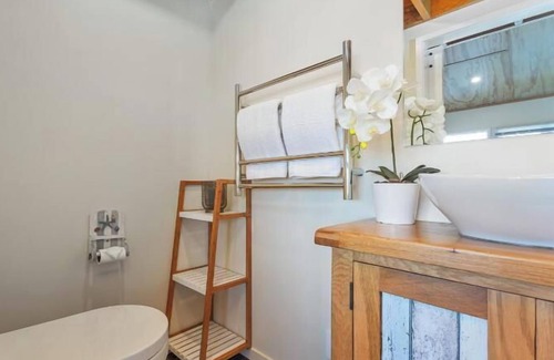 Whitianga House | Oceanview Tiny Home Whiti