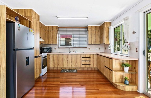 Traviston House | OceanViews on Burrum Up