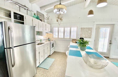 Laguna Beach Estates House | Oct 11-25 159/Night! Pup Friendly Cottage~Just Remodeled ~4 Doors to the Beach! ~