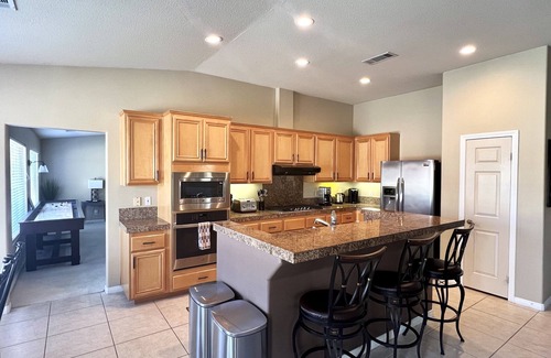 La Quinta House | Oct-Dec Book 2 Nights, Get 1 Free! Beautiful, large home with pool! #64140 4BD