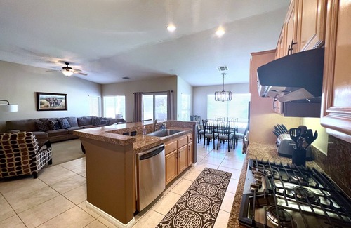 La Quinta House | Oct-Dec Book 2 Nights, Get 1 Free! Beautiful, large home with pool! #64140 4BD