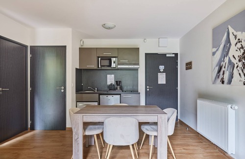 Les Tines House | Odalys Résidence Isatis