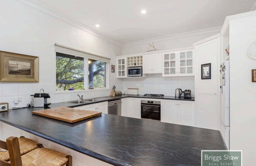 Blairgowrie Cottage | Ode to Glittering Bay