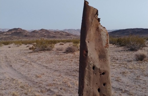 Joshua Tree House | Off grid camping, bring tents or camper van. The only frill is a clean outhouse!