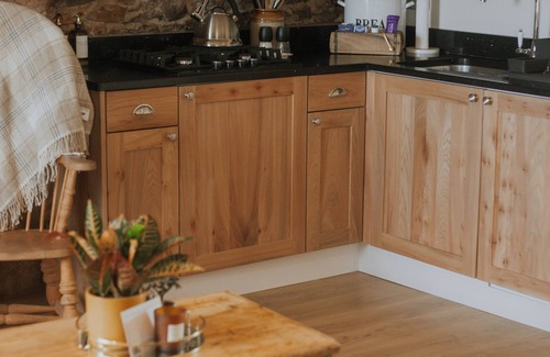 East Linton Cottage | Off grid farm Bothy on the John Muir Way.