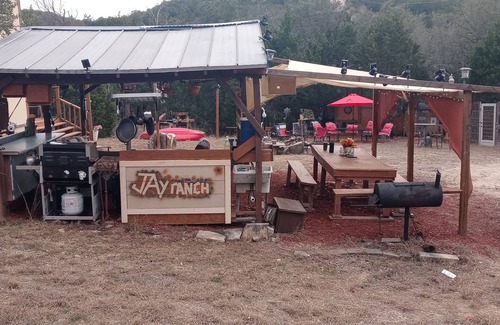 Oatmeal Cabin | Off grid Glamping cabin. 45 min from north Austin 5 min to Lake Travis