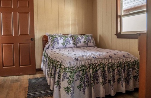 Mill Hall Cabin | Off grid; River front getaway, boat. Firepit, woodland; Generator. 2 Bedrooms.