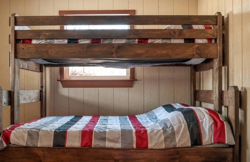 Mill Hall Cabin | Off grid; River front getaway, boat. Firepit, woodland; Generator. 2 Bedrooms.