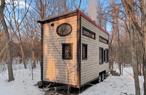 Rideau Lakes Cabin | Off Grid Tiny House Surrounded by Forest!