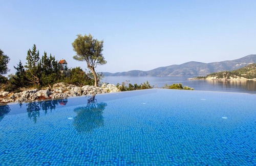 Evgiros Villa | OFFERS FOR LESS PPL:Exclusive Waterfront Villa,2 private pools & view!