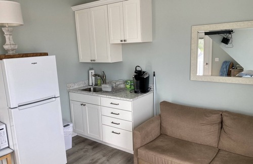 Ogunquit Condo | Ogunquit ocean front 1BR/1BA with deck, short walk to beach + center of town
