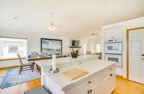 Oak Harbor House | OH1: Oceanfront Escape w/Hot Tub!/High Speed Wi-Fi