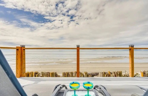 Oak Harbor House | OH1: Oceanfront Escape w/Hot Tub!/High Speed Wi-Fi