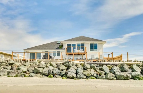 Oak Harbor House | OH1: Oceanfront Escape w/Hot Tub!/High Speed Wi-Fi
