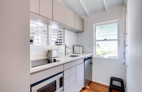 Placencia Cottage | OHANA WATA cabana, BEACHFRONT luxury, privacy, view & space IN the village !