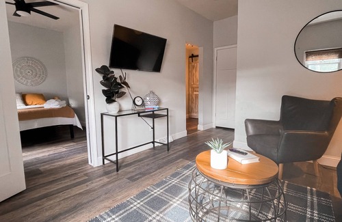 Detroit - Shoreway House | Ohio City Franklin Blvd. Loft BACK