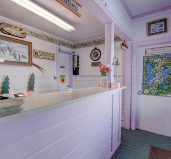 Spirit Lake Hotel | Okoboji Lodge