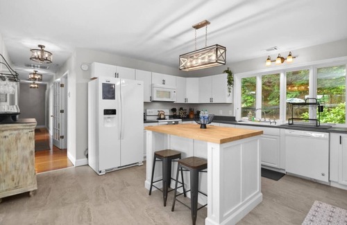 Helen Cabin | Oktoberfest Sale! 2 min to Helen! Sauna! Fire Pit!